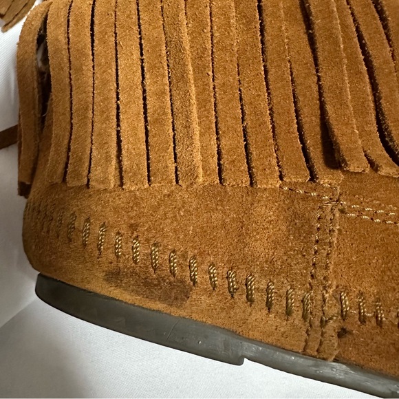 Minnetonka Brown Fringe Moccasin Boots - Picture 13 of 16